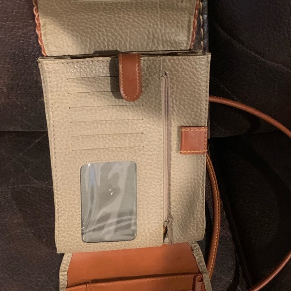 Dooney & Burke cross body bag/wallet in tan. Vintage - Picture 4 of 5
